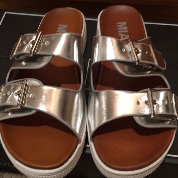 NWT MIA SILVER VENESSA 6 sandals shoes like Birk - Picture 2 of 8